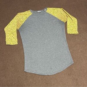 Lularoe Baseball Shirt Womens Size Small Gray w Yellow Print 3/4 Sleeves